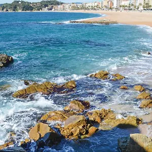 3 Bedroom Beautiful In Appartement Lloret de Mar